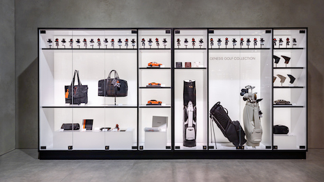 La nouvelle gamme de produits du constructeur comprend sacs, puzzles et fournitures de bureau.