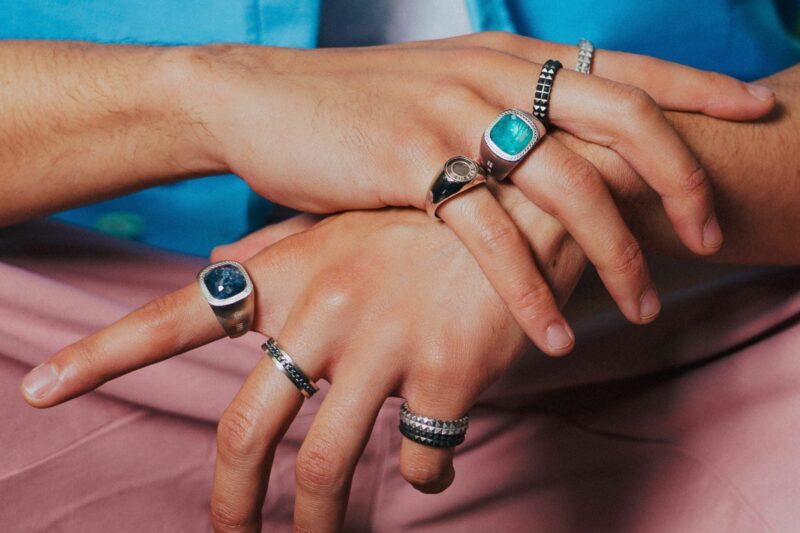 Style signature : Pourquoi chaque homme moderne devrait posséder une chevalière