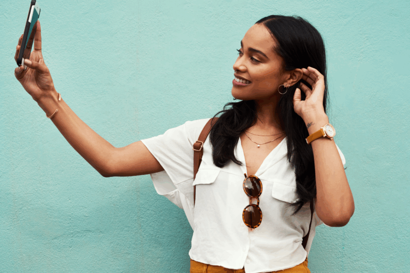 Ces 7 traits surprenants des personnes qui ne se sentent jamais pressées par les tendances de la mode