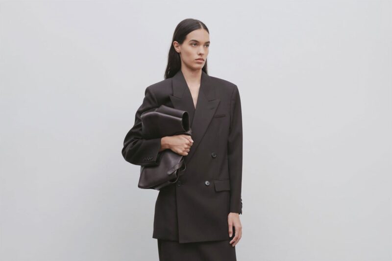 Working girl : Les marques de vêtements professionnels féminins qui subliment votre garde-robe de semaine